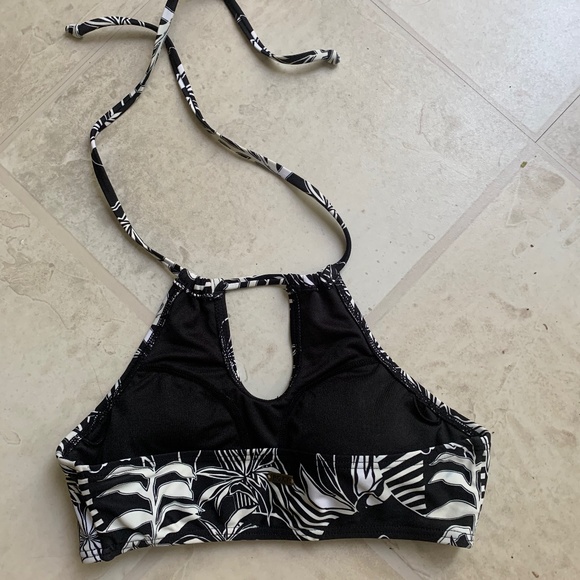 Like New, Roxy Keyhole Bikini Top, XS - Picture 3 of 3